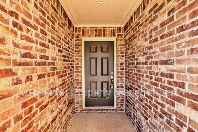 Building Photo - 1612 Maroon Dr