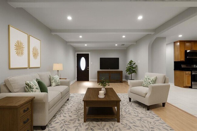 Primary Photo - 1504 W 39th 1/2 St