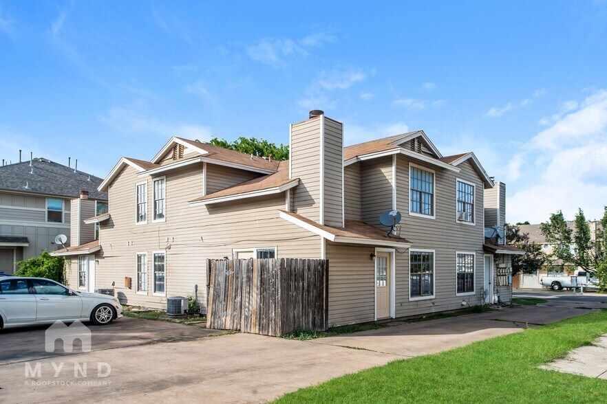 Building Photo - 2214 Creekside Ln