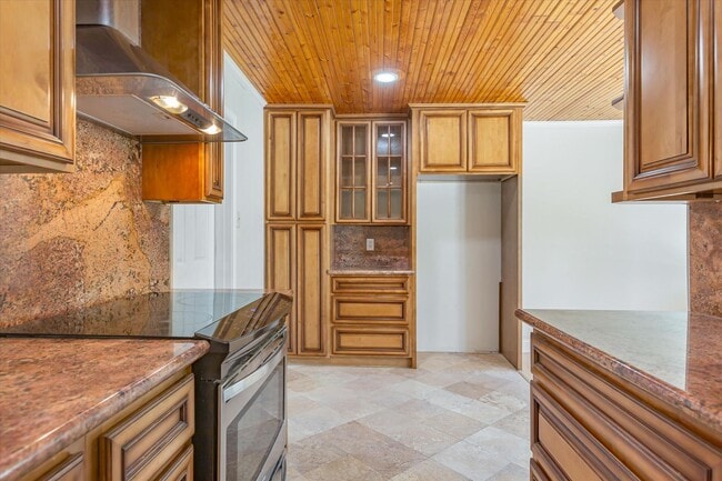 Building Photo - Family Home and In-Law Unit for Rent