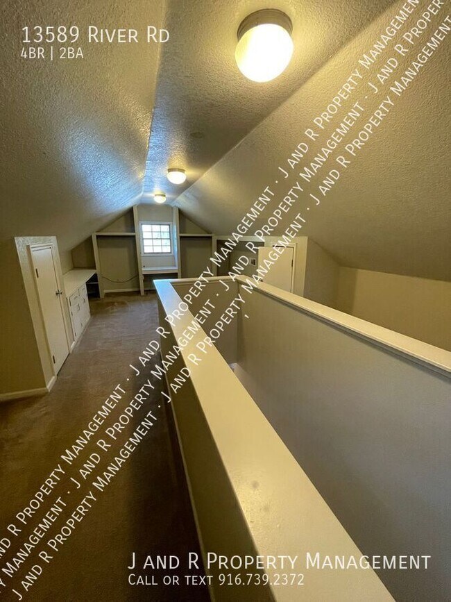 Building Photo - 13589 River Rd