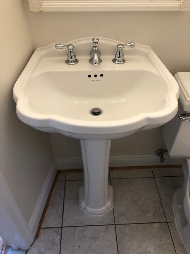 Upstairs 2nd full bath - 1204 Florida Ave NE