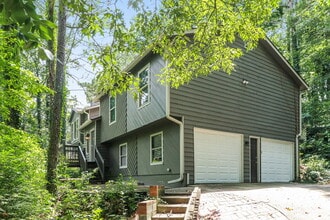Building Photo - 249 Castleair Dr NE