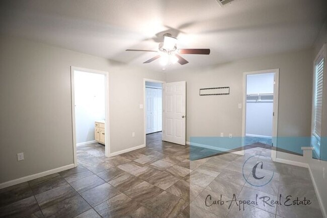 Building Photo - Spacious 2 bed /2 full bath apt
