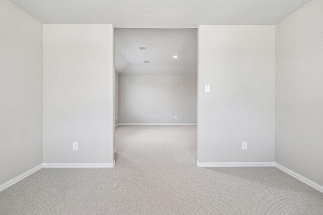 Building Photo - 6206 Castamere Dr