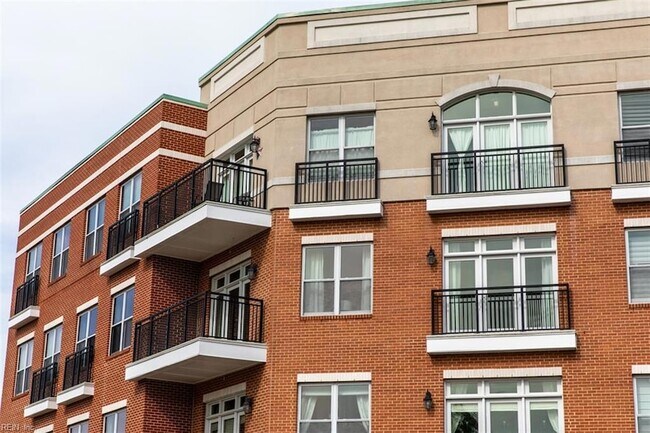 Building Photo - 670 Town Center Dr