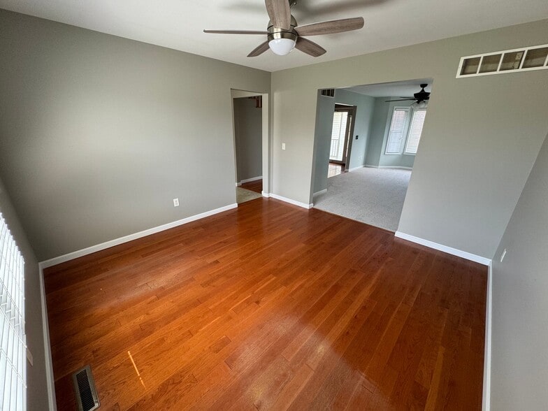 Building Photo - 134 Knob Hill Way