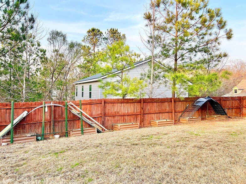 Building Photo - 31 White Pine Way