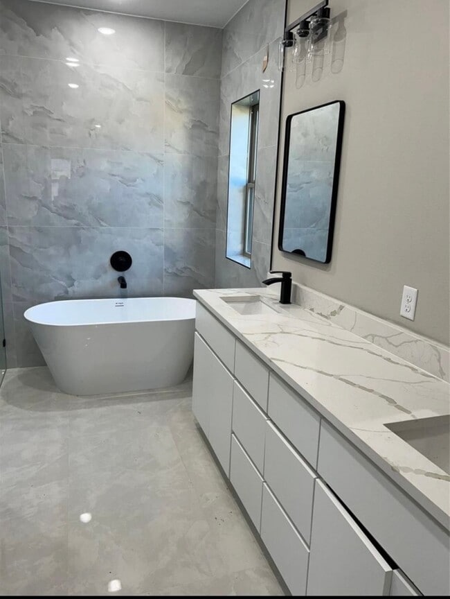 Primary Photo - 20003 Venetto St