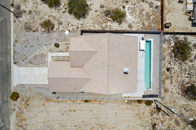 Building Photo - 16087 Bubbling Wells Rd