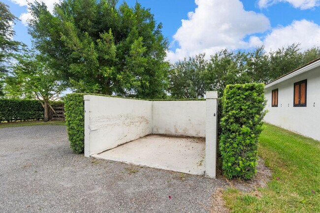 Building Photo - 14492 Equestrian Way