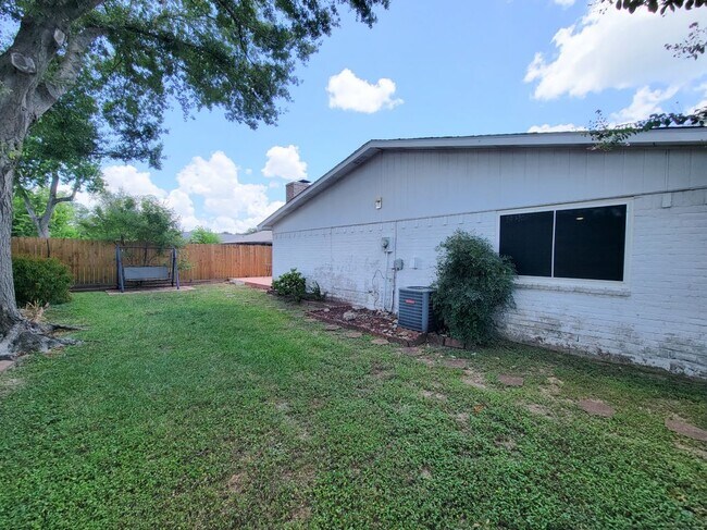 Building Photo - 16914 Judyleigh Dr