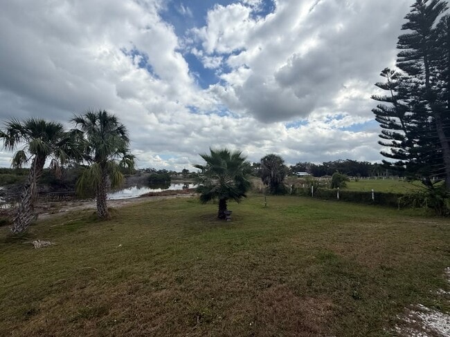 Building Photo - 1550 Center Rd