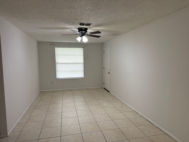 Building Photo - Nice 2/1 locted in Orange Park