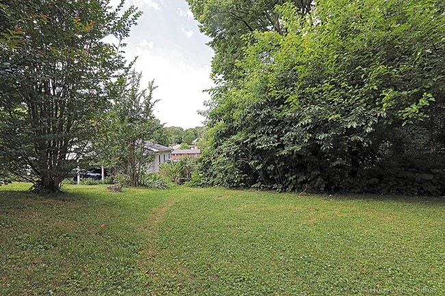 Building Photo - House Close To Campus!