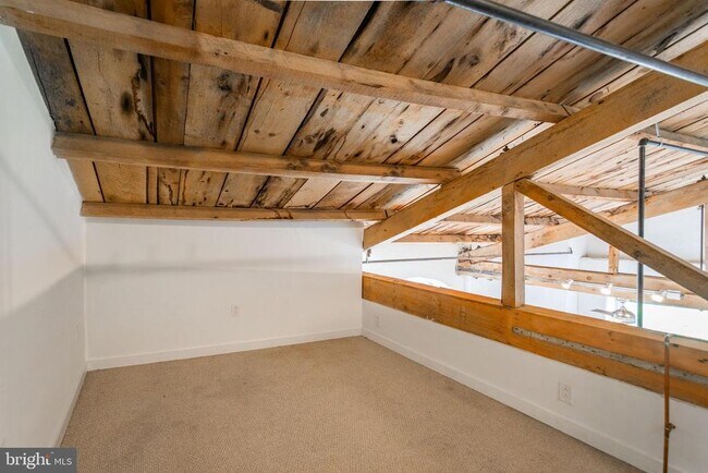Building Photo - 4 Leverington Ave