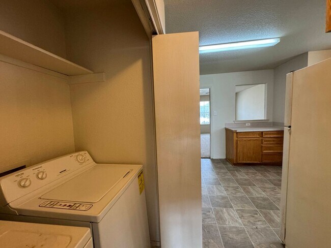 Building Photo - 1602 Aztec Trce