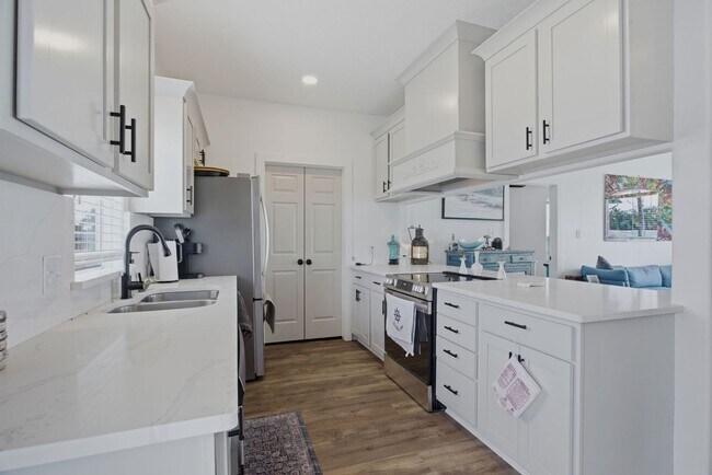 Building Photo - 7238 Pirates Cove