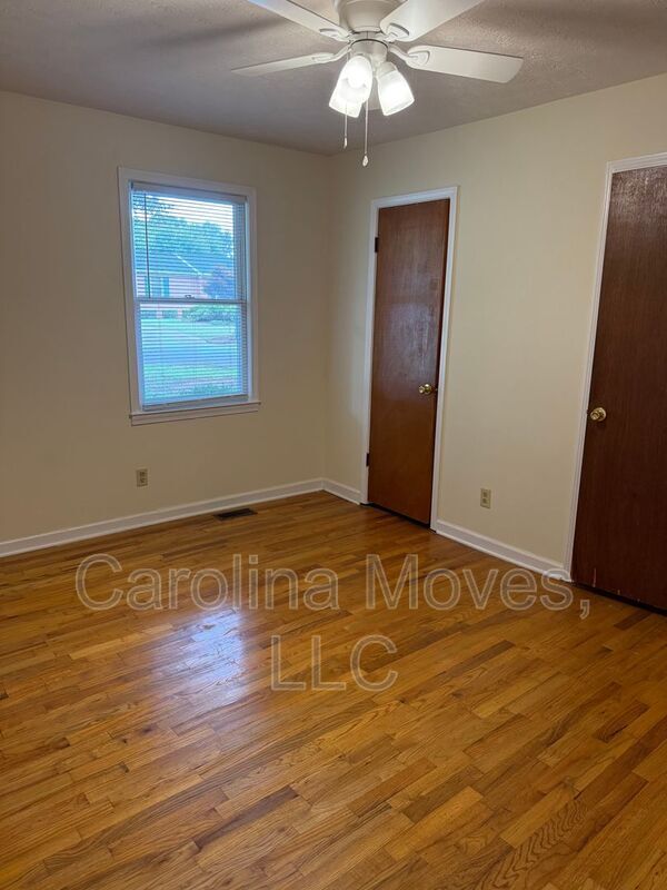 Building Photo - 107 Bismark Dr