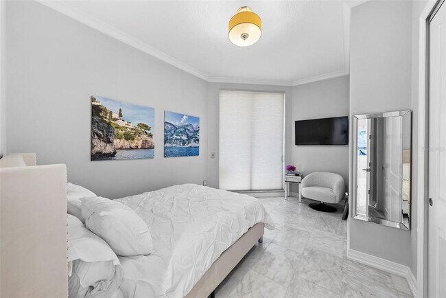 Building Photo - 449 S 12th St