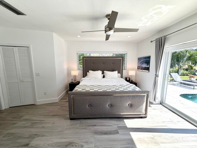 Building Photo - 100 SW 11th Ave