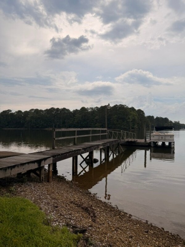 Building Photo - 127 Oak Pointe Rd