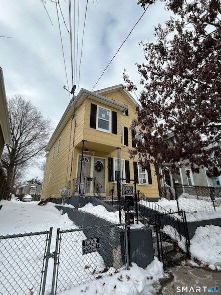 Building Photo - 18 Wilson St