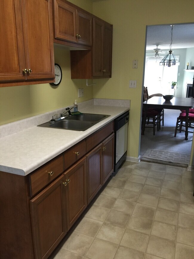 Building Photo - Furnished 2 Bed, 2 Bath Condo