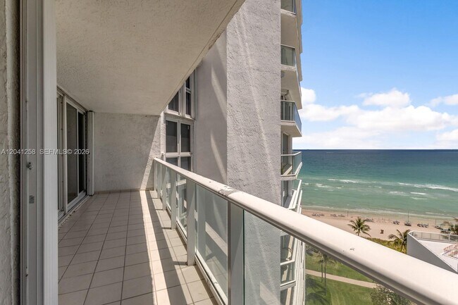 Building Photo - 16445 Collins Ave