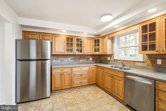 Building Photo - 18724 Bloomfield Rd