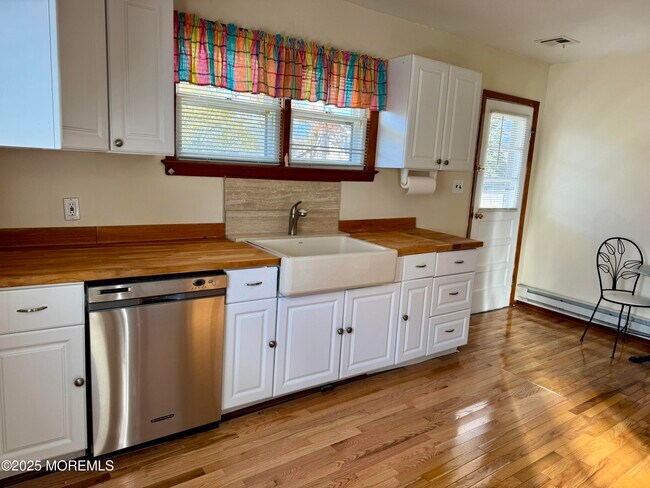 Building Photo - 520 Lloyd Rd