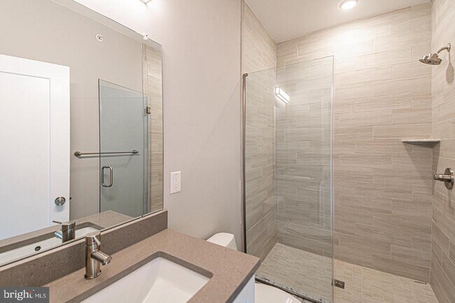 Building Photo - 715 S 51st St