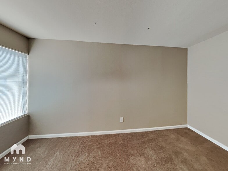 Building Photo - 10115 E Mountain View Rd