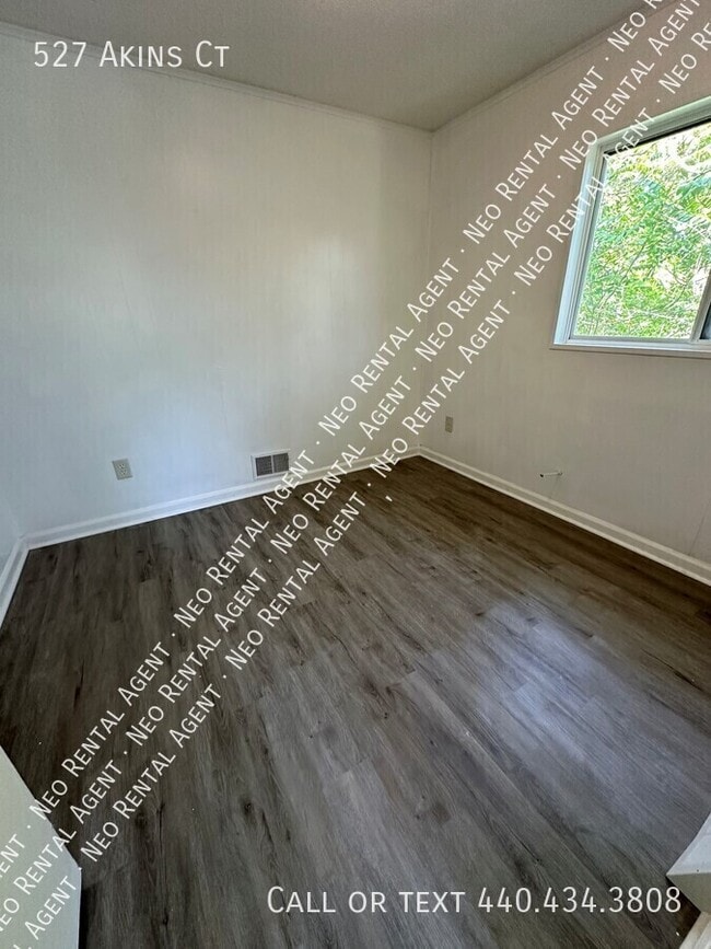Building Photo - 527 Akins Ct