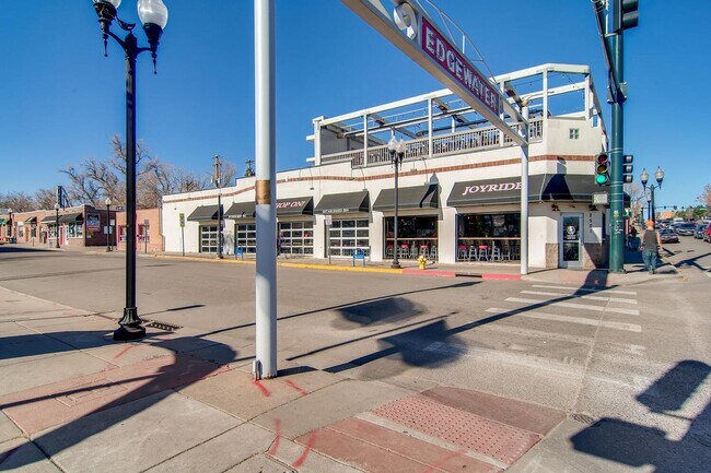 Building Photo - 4 Bed 2.5 Bath Available Now in Sloans Lake!