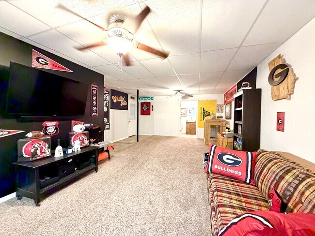 Building Photo - 320 Cottonwood Ct