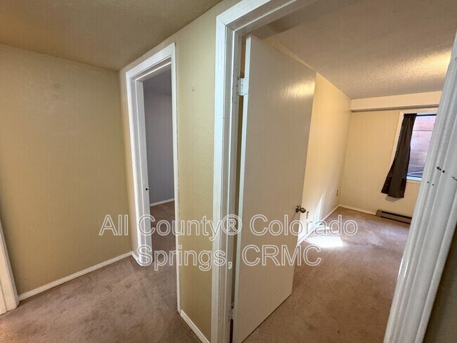 Building Photo - 931 Kings Crown Rd