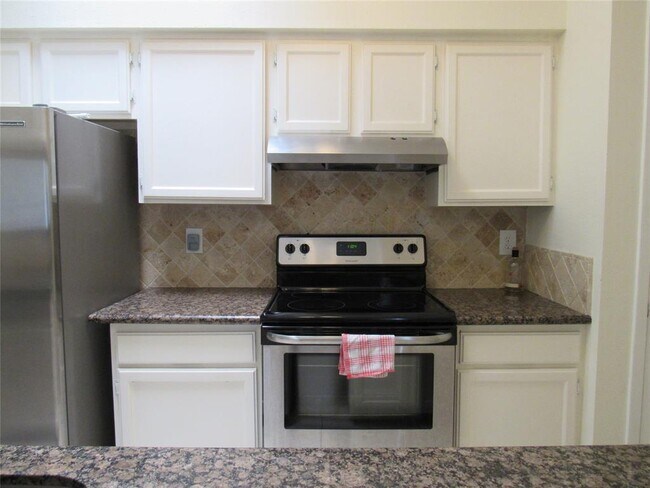 Building Photo - 2425 Augusta Dr