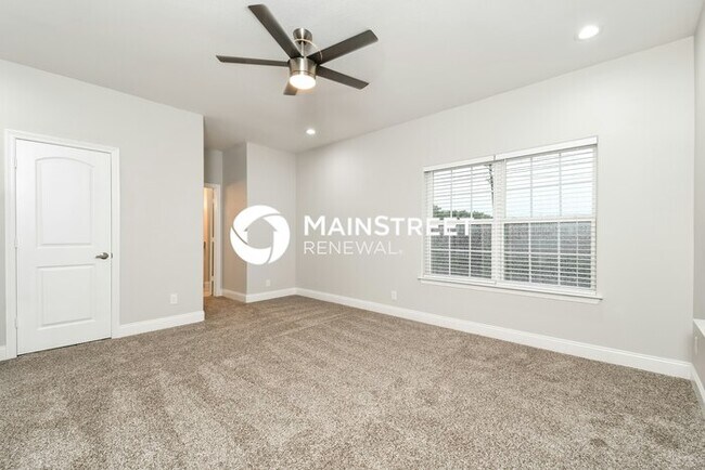 Building Photo - 2 Bedroom Pet-Friendly Home in Arlington, TX with Main Street Renewal
