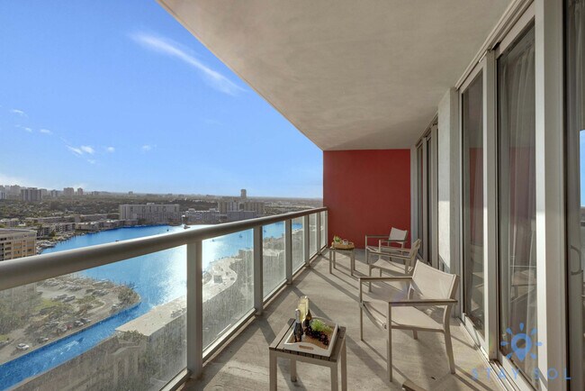 Building Photo - 2602 E Hallandale Beach Blvd