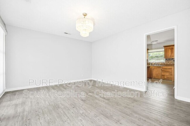 Building Photo - 628 Constant Dr