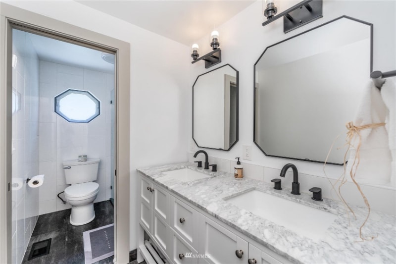 Building Photo - 9824 157th St E