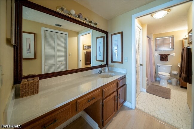 Building Photo - 807 River Point Dr