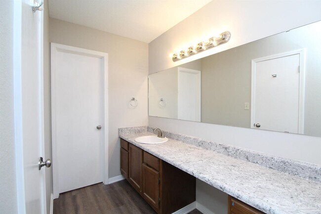 Building Photo - 7649 Old Hickory Dr