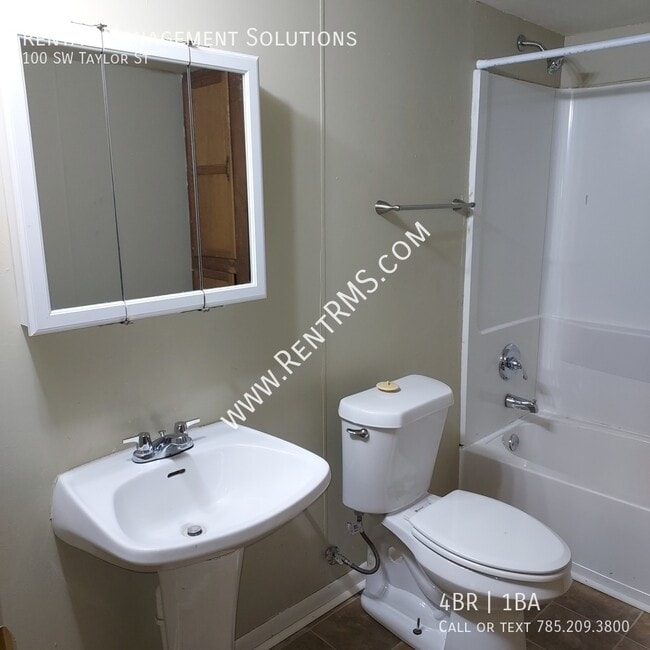 Building Photo - 100 SW Taylor St