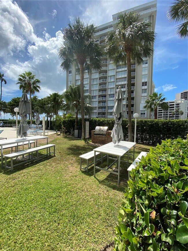 Building Photo - 1408 Brickell Bay Dr