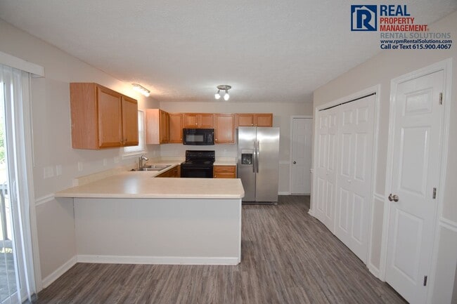 Building Photo - Adorable 3BR/2BA, attached 2 car garage in N. Murfreesboro on a corner lot!