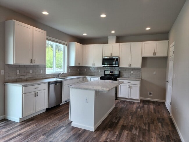 Building Photo - Yelm Creek Estates, 4 Bedroom, 2.5 Bathroo...