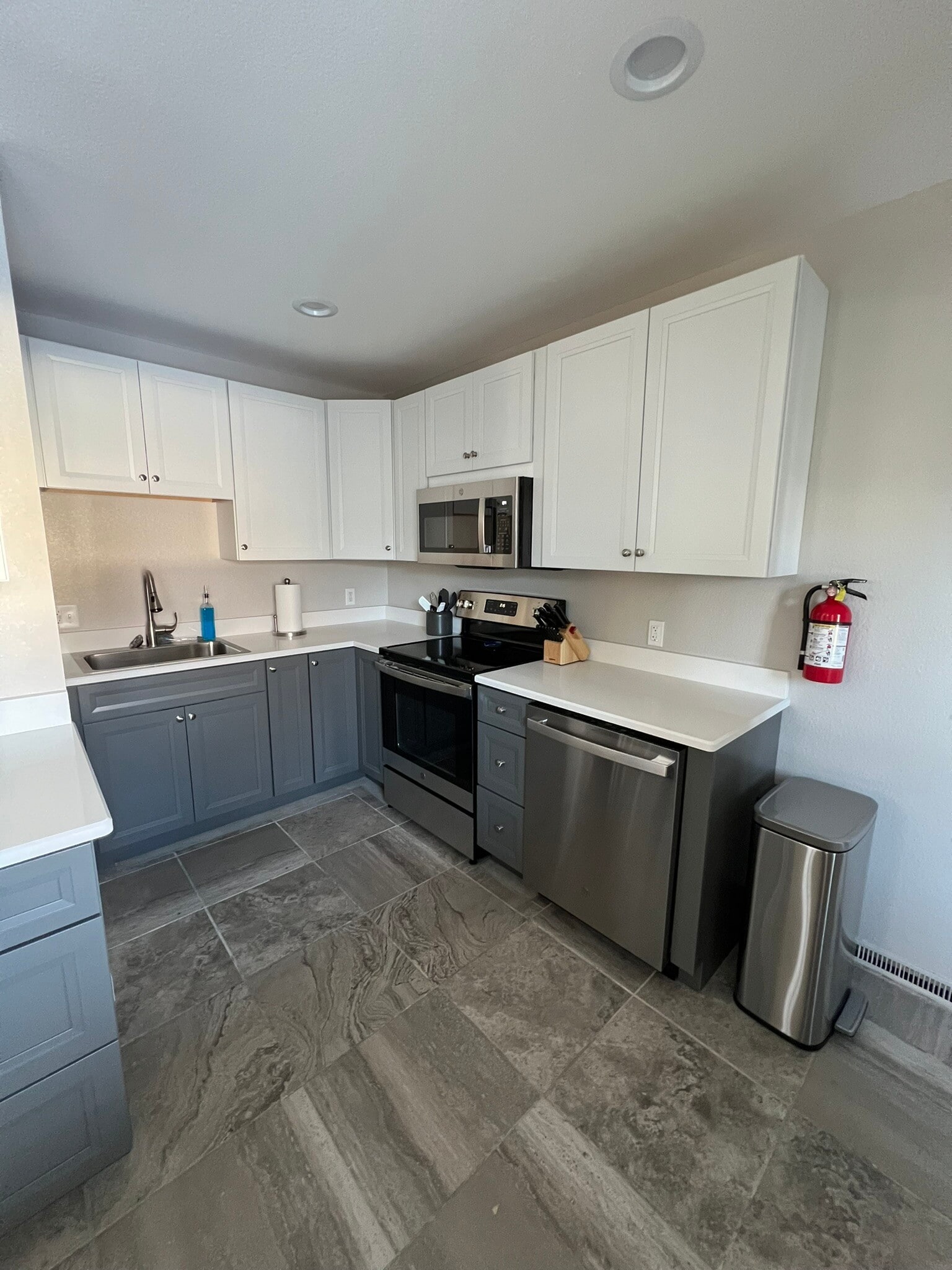 Unit 101 Kitchen - 320 W 4th St