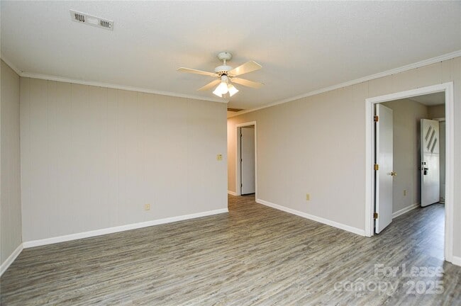 Building Photo - 331 Friendship Dr
